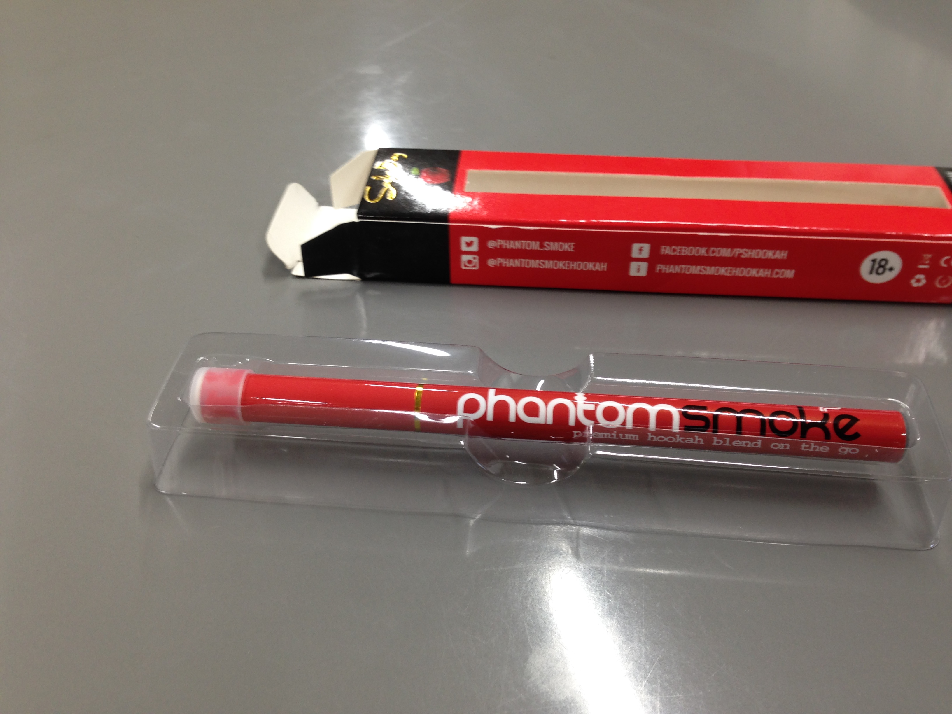 レッドアップル Phantom Smoke 全く新しい使い捨て電子タバコ
